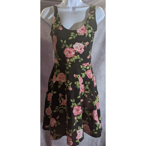 Forever 21 Dresses & Skirts - Forever 21 Black And Pink Floral Skater Dress